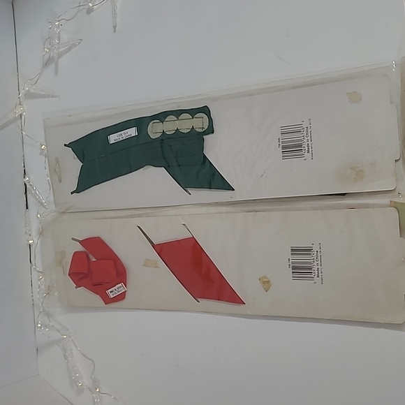 2) New Wang’s International Merry Christmas 100% Silk Neck Ties new old stock - Picture 2 of 2